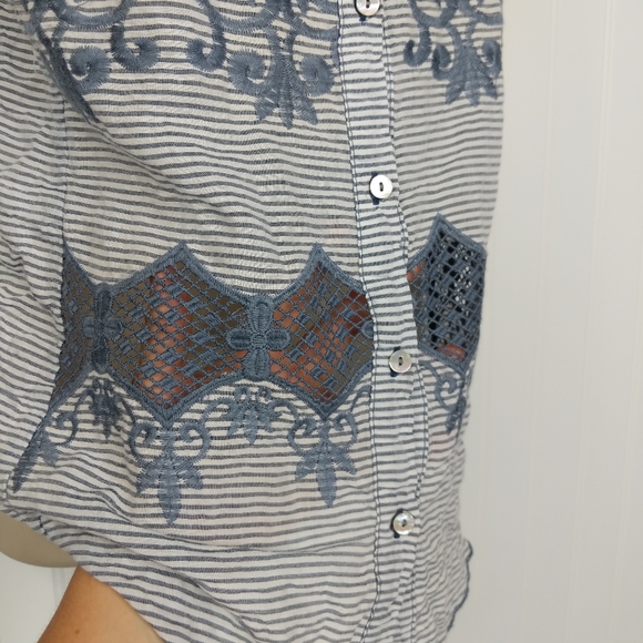 ANTHROPOLOGIE Dylan Embroidered Crochet Trim Top Sz S - Picture 5 of 9